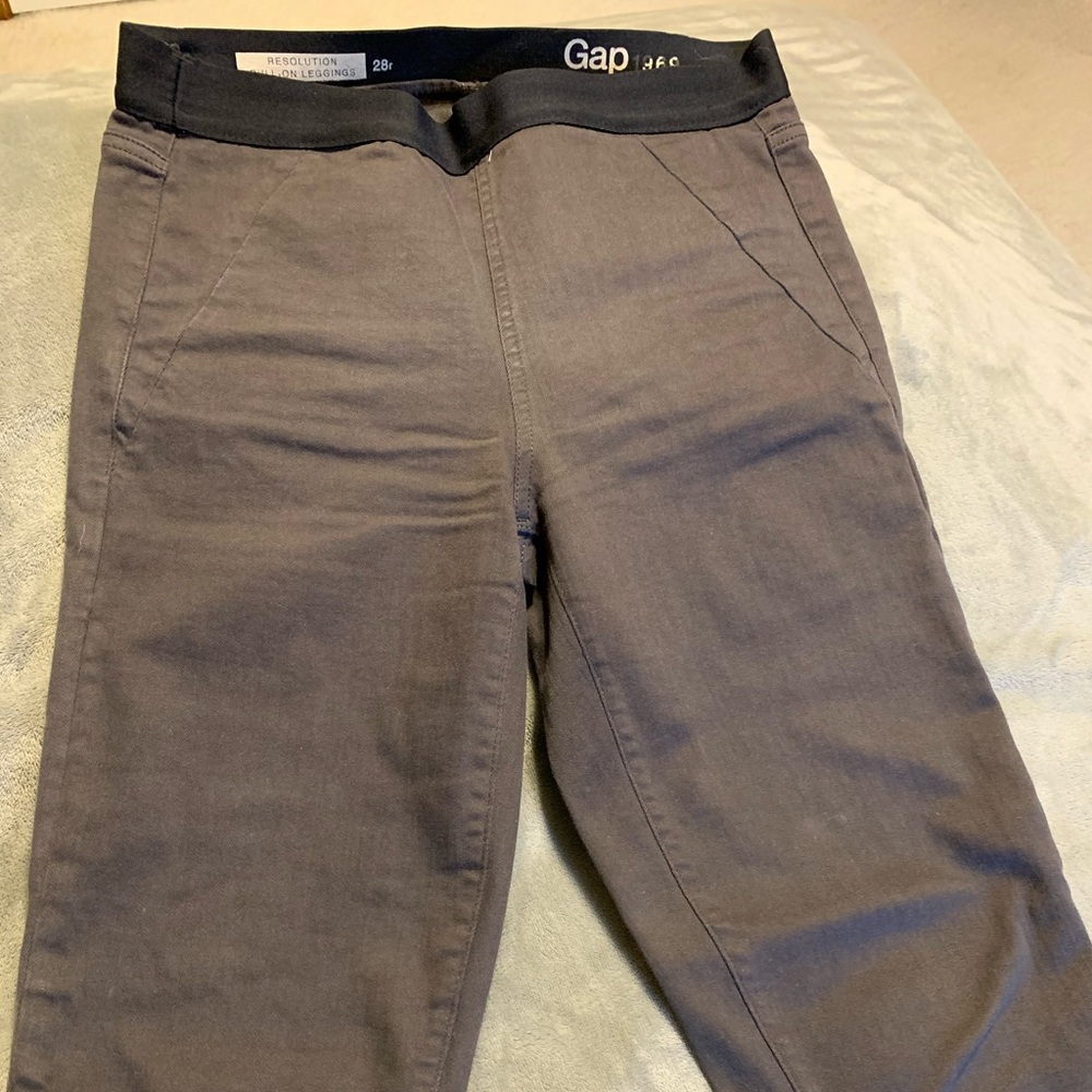 Gray Gap pull on skinny jeans
